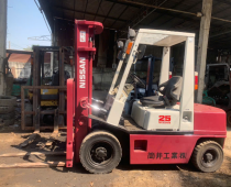 Cách Sạc Pin Xe Nâng Điện Chuẩn Kỹ Thuật Và Những Sai Lầm Cần Tránh