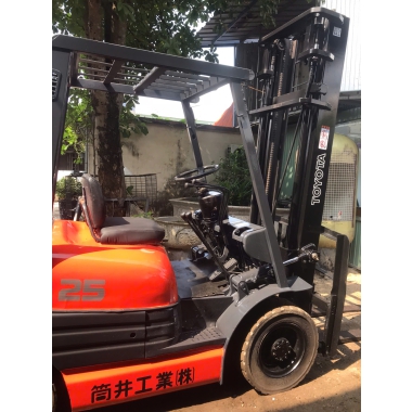Xe nâng hiệu Toyota