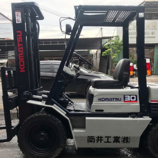 Xe nâng hiệu Komatsu