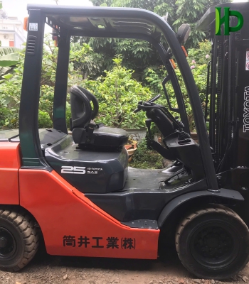 Xe nâng hiệu Toyota